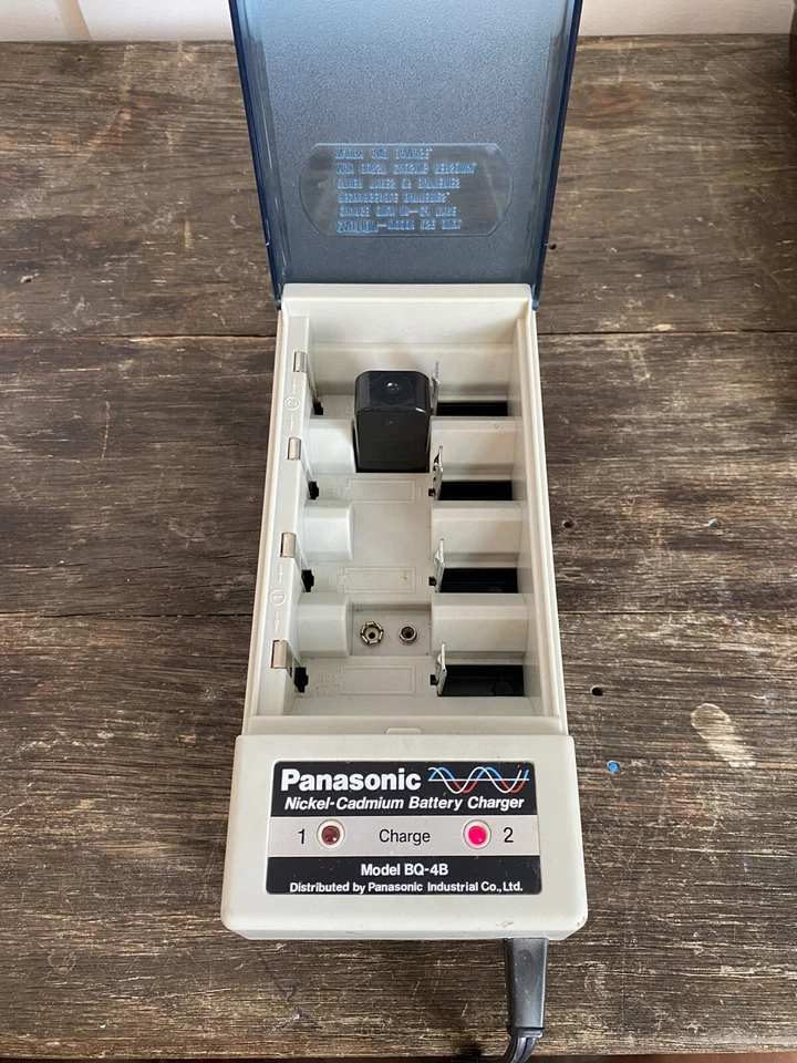 Vintage Panasonic BQ-4B AAA AA C D Nickel-Cadmium Rechargeable Battery Charger - Image 3 of 4