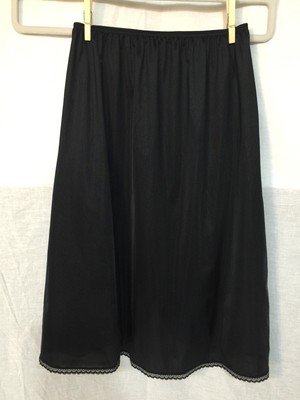 Vanity Fair 11860 2X 28 White One Slit Half Slip Vanity Fair 11860 2X 28 White One Slit Half Slip