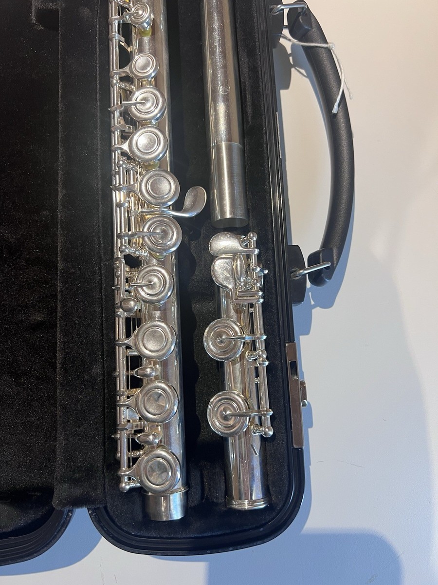 Flauto Yamaha Modello FL-43 In Argento Massiccio (testata, Corpo E Piede). Usato Ma In Ottime Condizioni, Con Custodia Rigida Inclusa.