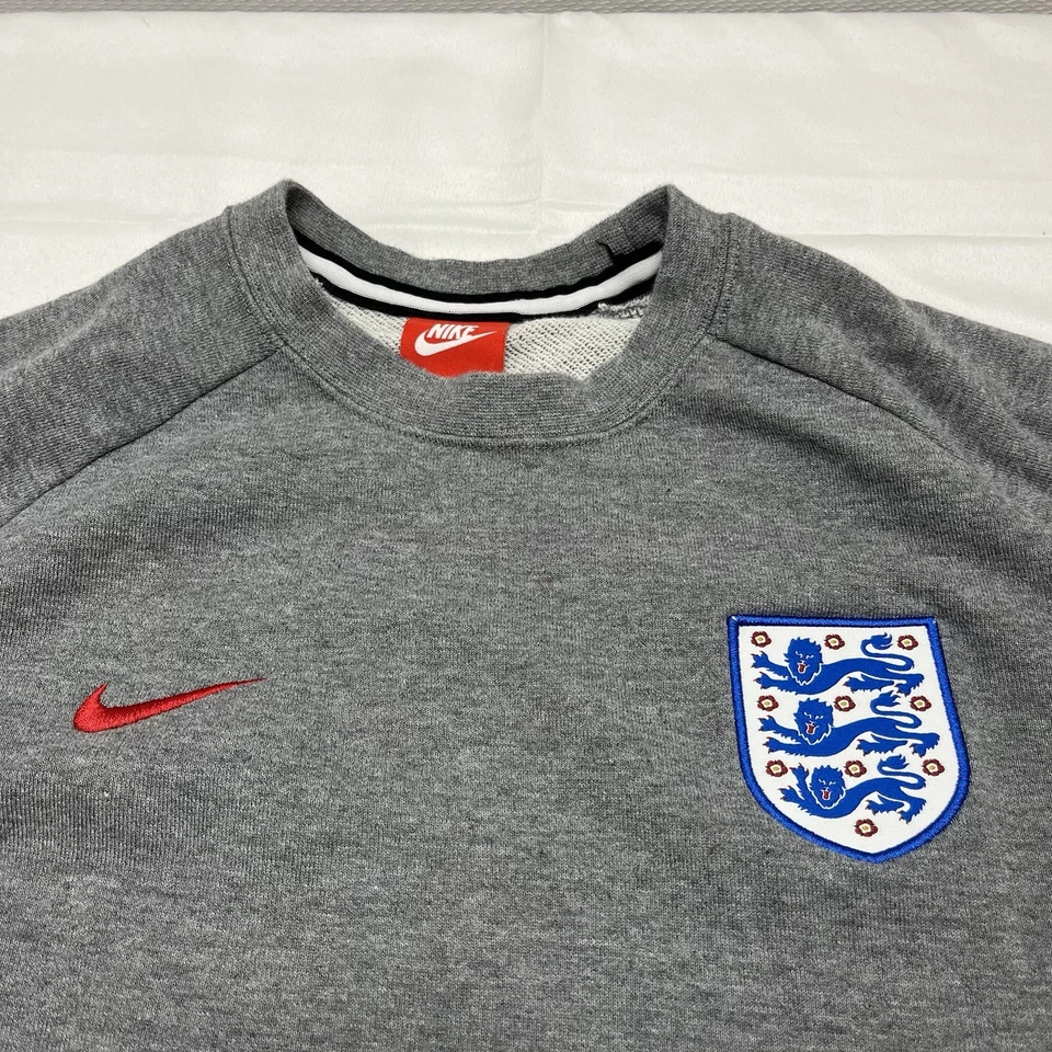 Sudadera con capucha de fútbol Nike de la Selección Nacional de Inglaterra 3 Leones para hombre talla mediana Foto 2 de 4