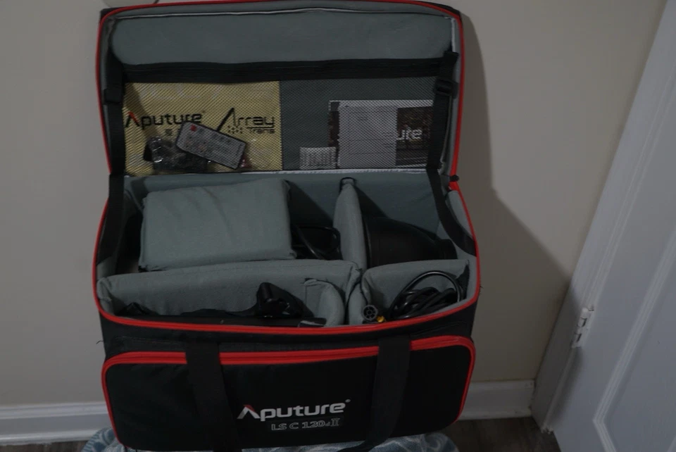 NOVA Luz de Vídeo LED Aputure Light Storm LS C120D II com Estojo de Transporte Original - Imagem 2 de 4