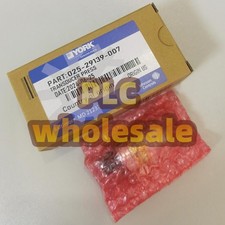 1PCS NEW YORK 025-29139-007 Pressure Sensor Air Conditioning Pressure Transducer