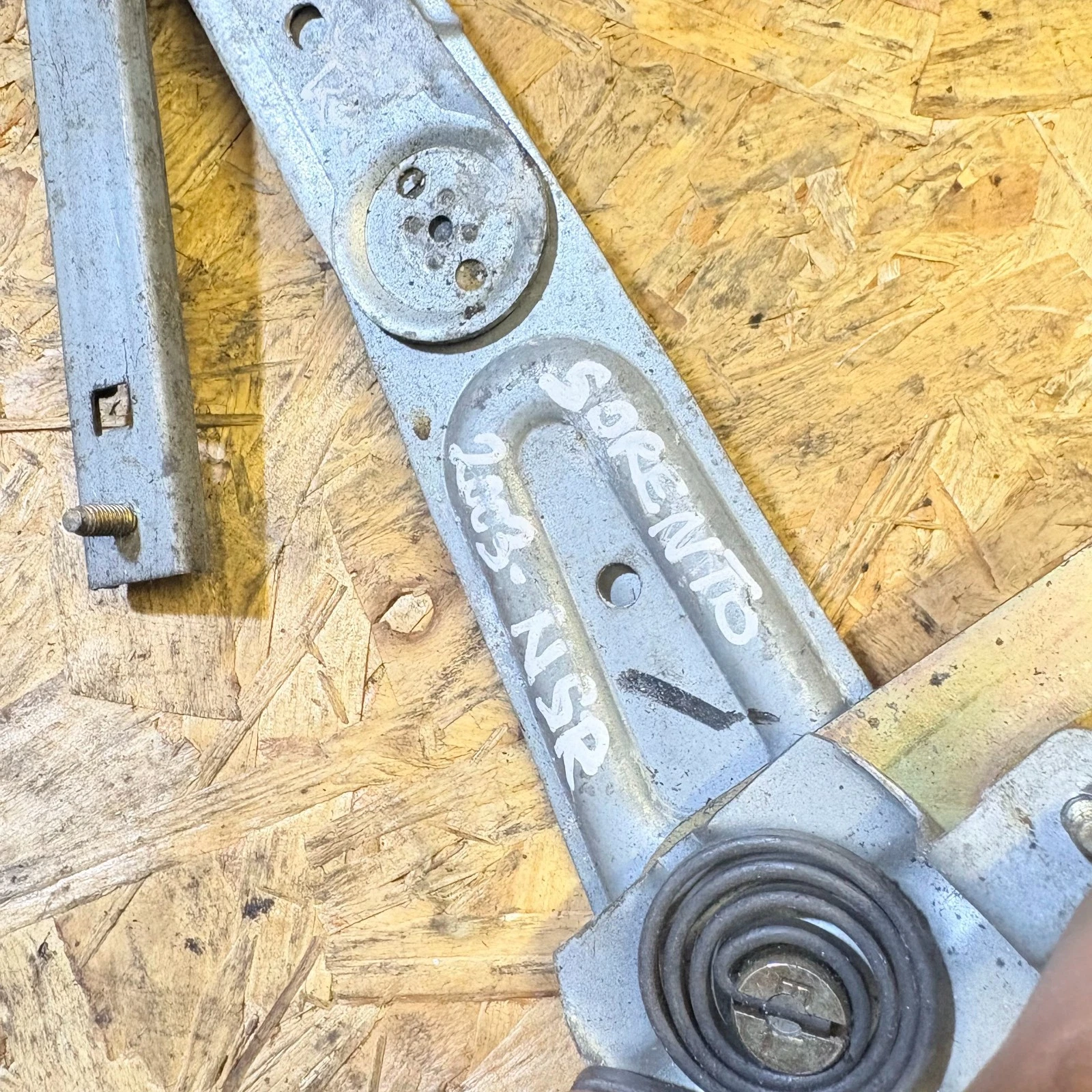 Kia Sorento 2003 NSR donor marking on window regulator