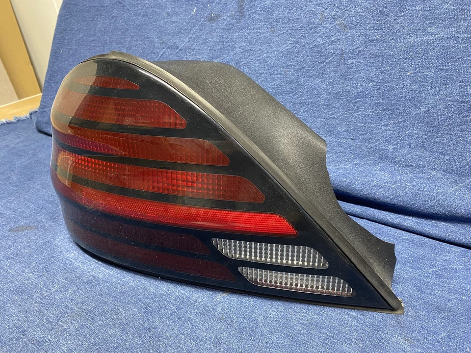 1999 - 2005 Pontiac Grand Am Left Side Tail Light - Image 3 of 4
