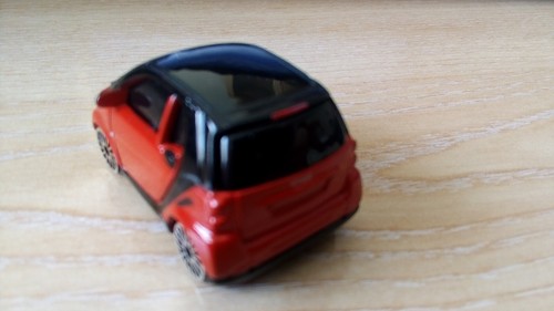 MAISTO - SMART FORTWO    RED       1/64   APROX *NEW* - Picture 3 of 8