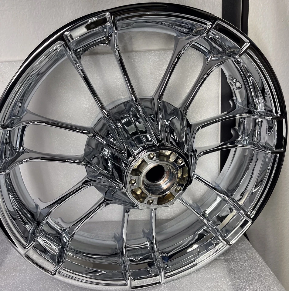 Harley trasera CVO ROAD GLIDE rueda cromada Touring OEM 2019-22 OEM intercambio de llantas Foto 4 de 4