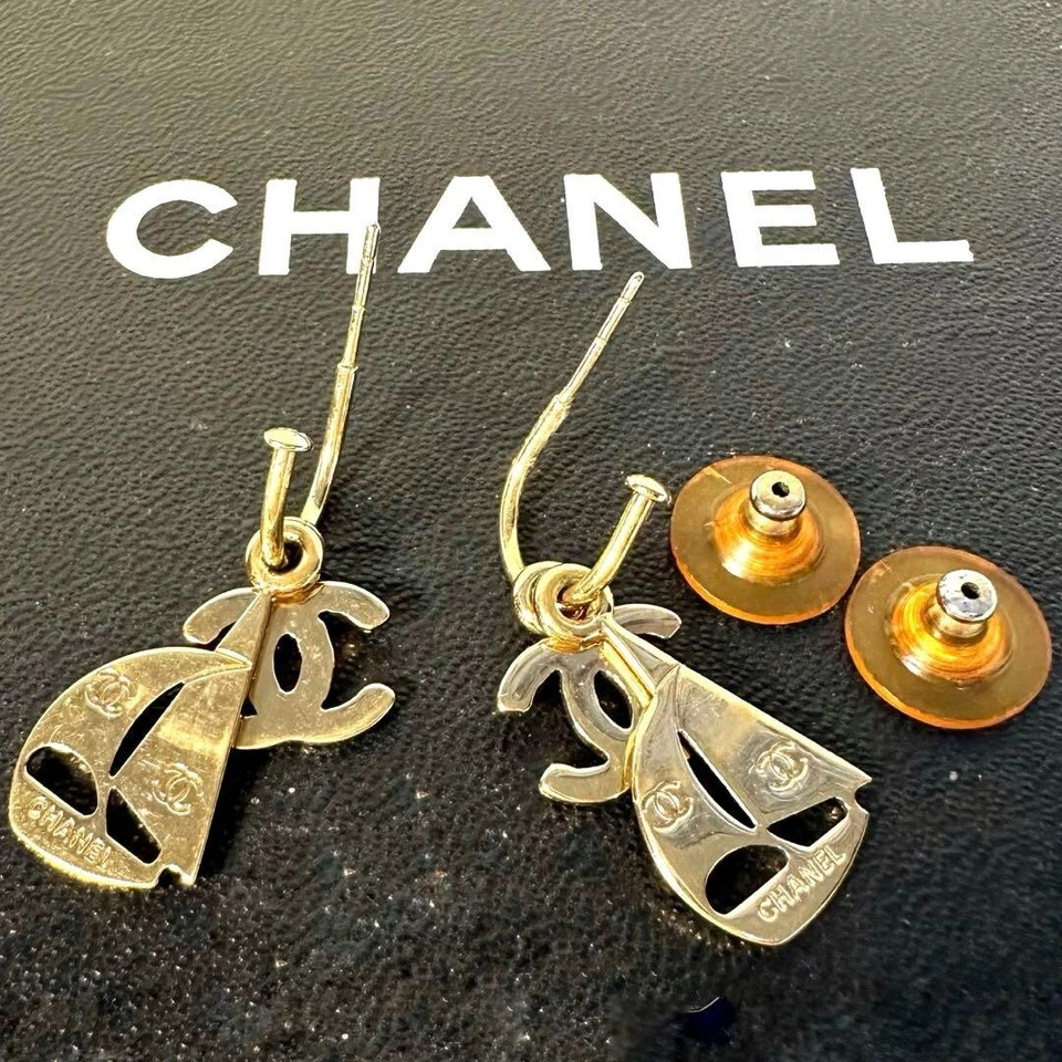 Pendientes de aro oscilantes Chanel marca COCO yate chapados en oro Foto 3 de 4