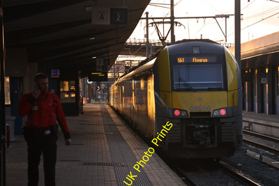 Photo SNCB Belgian Railway 6x4 Class 08 08550 departs Brussells-Midi c2023