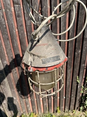 DDR Lampe Fabriklampe Industrie Bunkerlampe Gitterlampe EOW