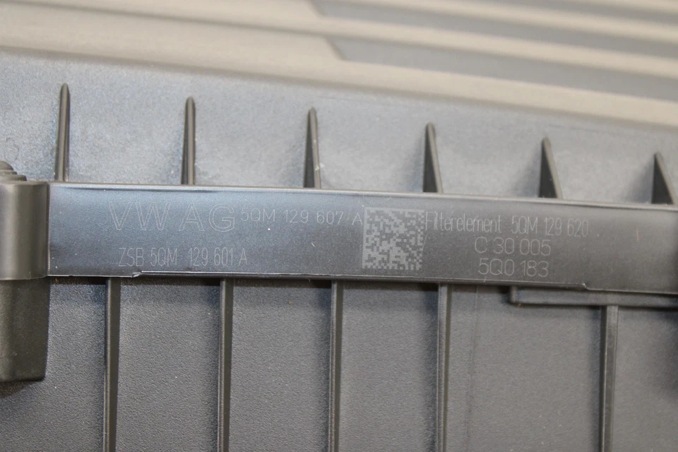 Коробка воздухоочистителя 2015-2021 Volkswagen GTI 2,0 л от оригинального производителя MH25 - Изображение 3 из 4