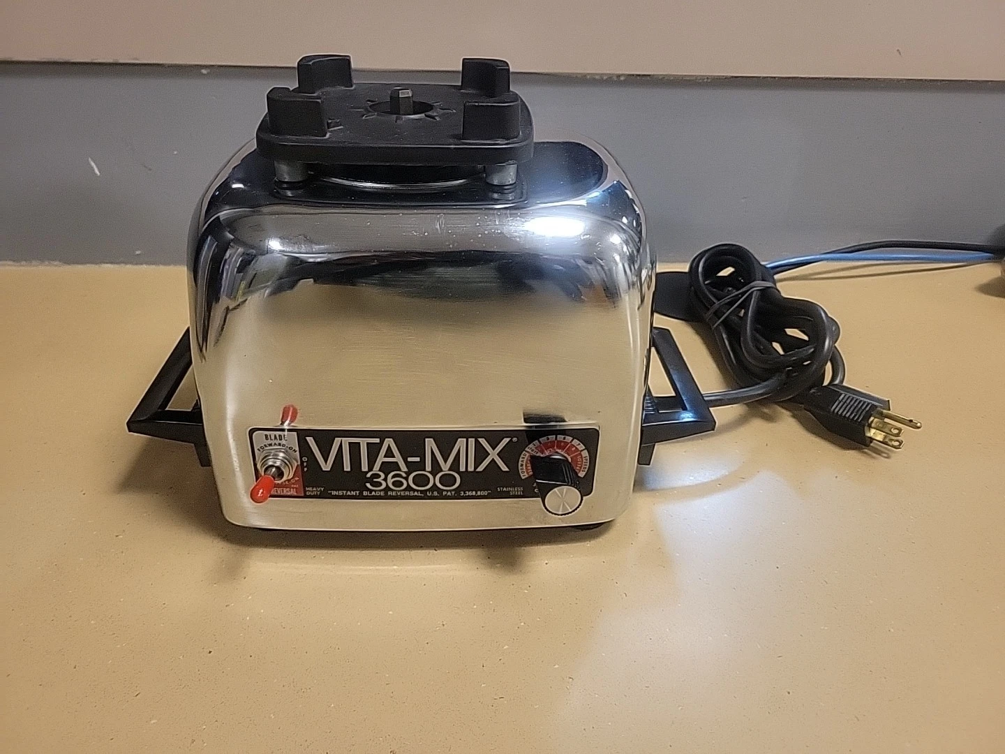 VitaMix 3600 Stainless Steel Industrial Blender Mixer MOTOR BASE ONLY -WORKS