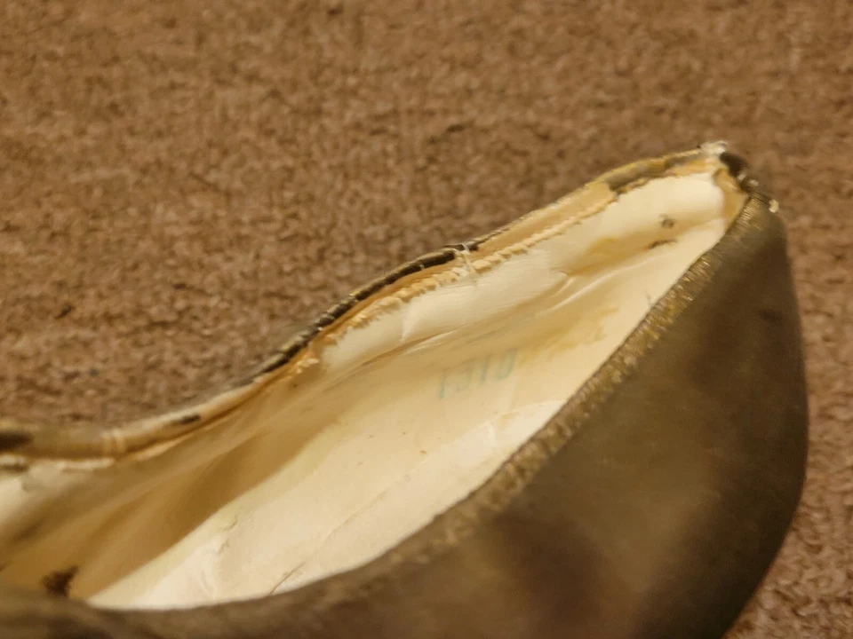 Sapatos flapper de couro dourado da década de 1920 usados antigos - Imagem 3 de 4