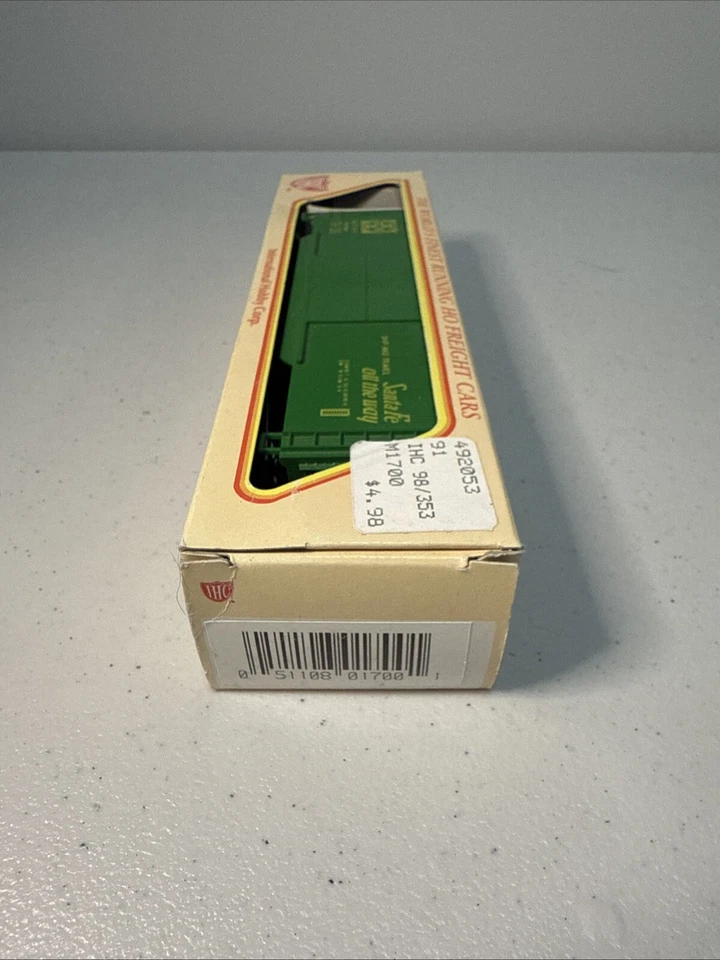 IHC ATSF Santa Fe All The Way HO Scale Box Cars Green - Image 4 of 4