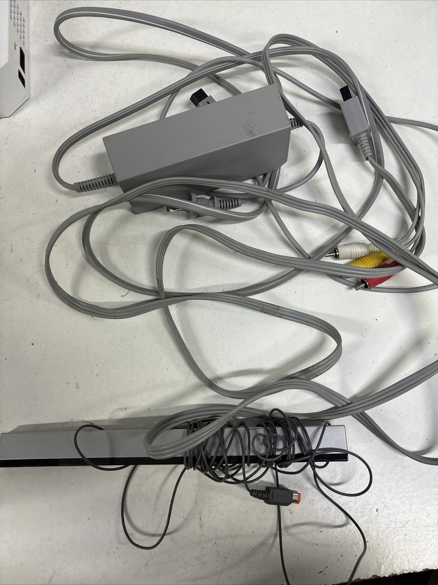 Nintendo Wii Console RVL-001 Console w/ Cords And Sensor #B3