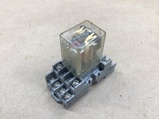 Allen Bradley 700-HC24A1 Relay  / Socket 2A584E #4014H30AD