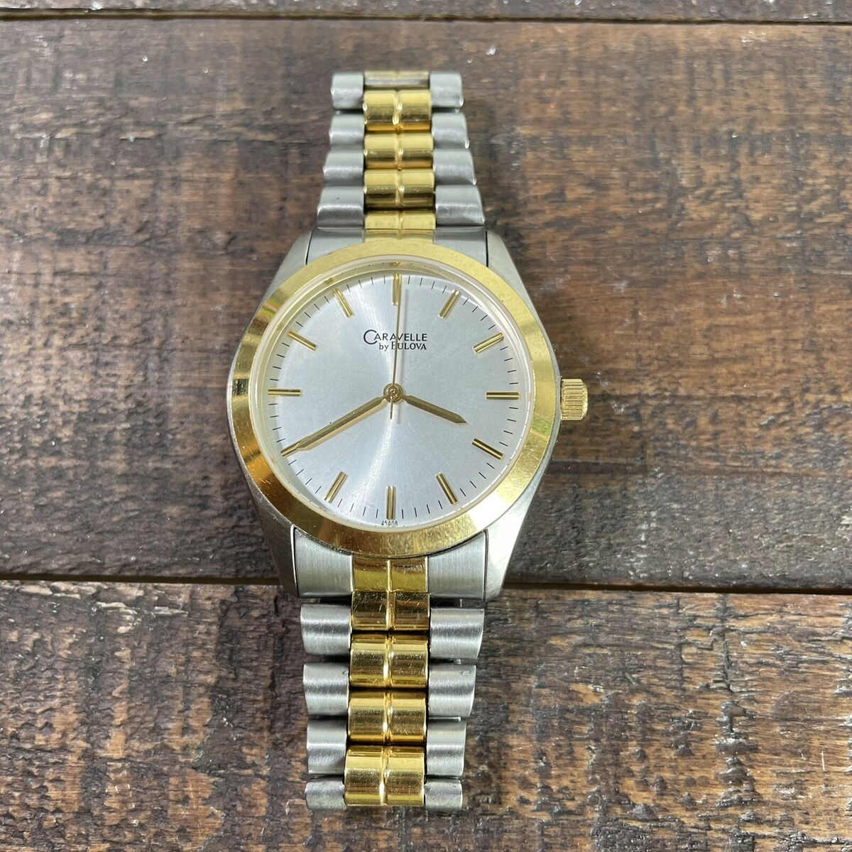 VINTAGE==USED==CARAVELLE BULOVA WATCH==2 TONE Silver Gold VINTAGE==USED==CARAVELLE BULOVA WATCH==2 TONE Silver Gold