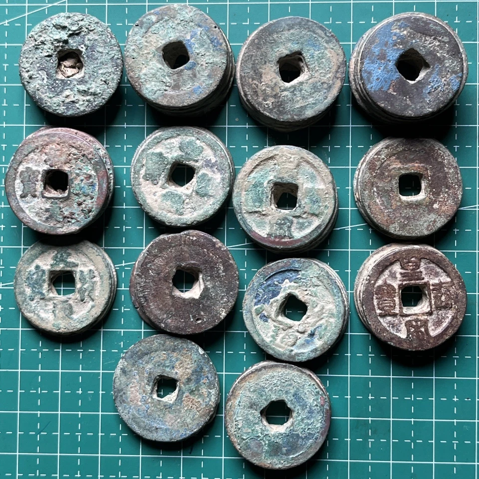 Lot ± 250 Grams Chinese Song Dynasty Bronze Coin Clumps – Java Indonesia Find #2 - Image 4 of 4