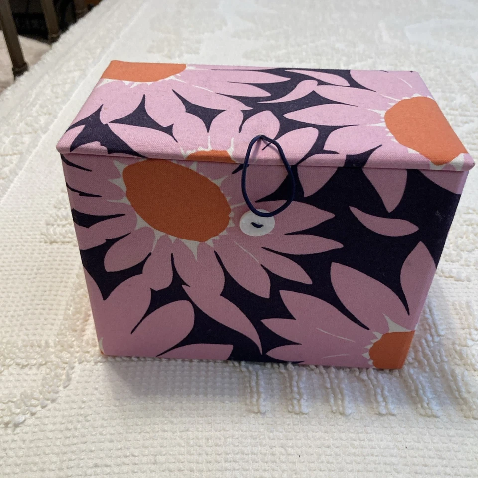 VERA BRADLEY APRON GIFT SET (LOVES ME) (RARE & RETIRED) - Image 3 of 4