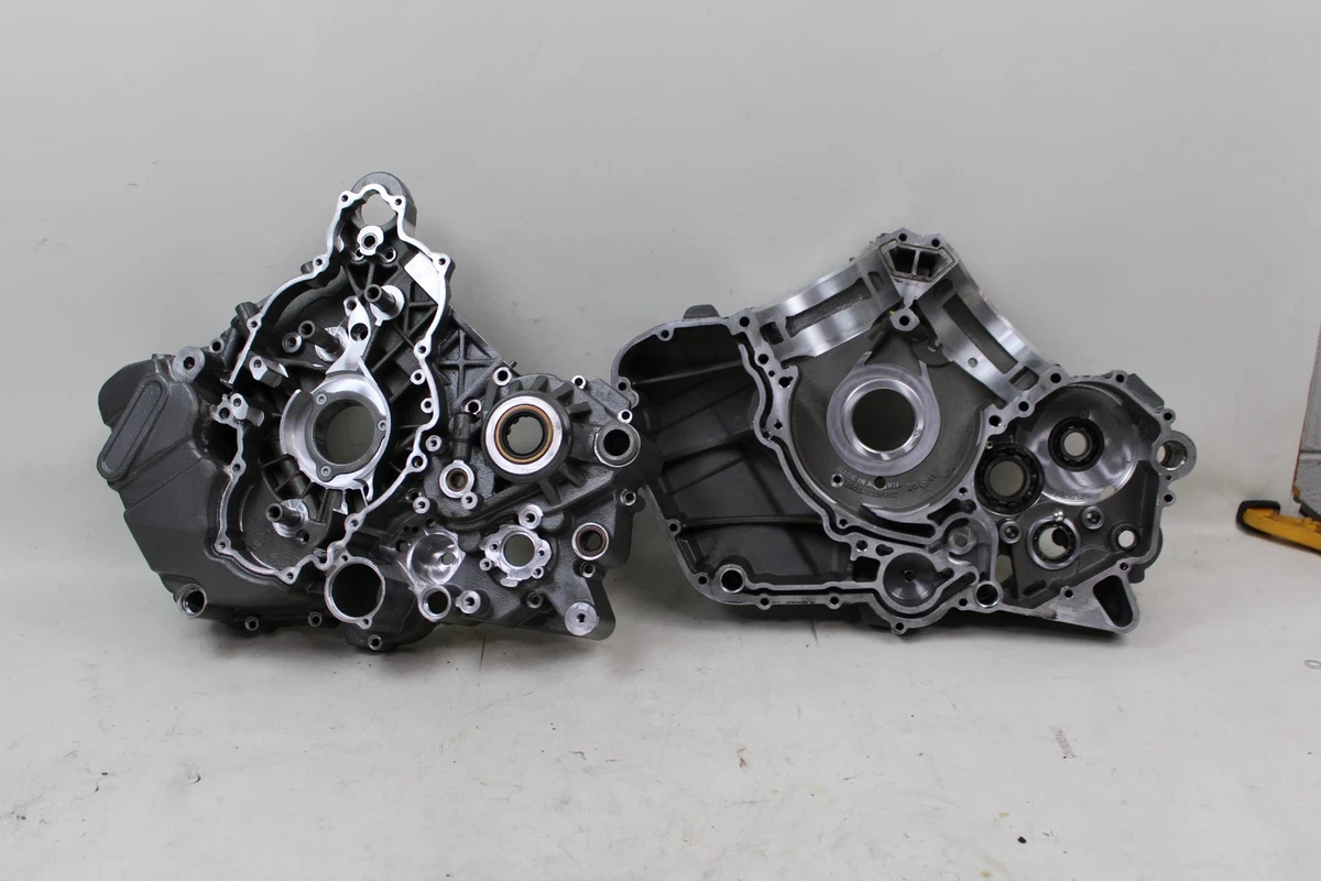 RC8R レギュレター KTM 純正 バイク 部品 実動車外し 希少 激レア 1190 断線・割れ欠け無し 車検 Genuine 【中古】 29 RC8R レギュレター KTM 純正 バイク 部品 実動車外し 希少 激レア 1190
