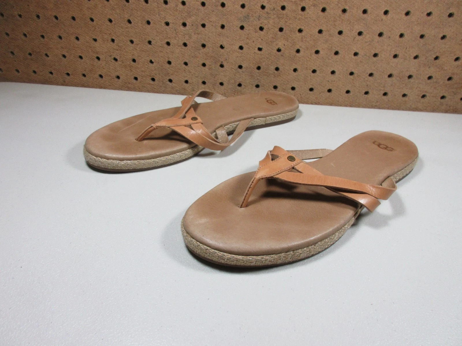 UGG sandali donna tanga Annice pelle marrone 1016801 9 M usati in ottime condizioni