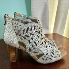 L'ARTISTE Spring Step Amora Leather Cut Out Croc Sandal Peep Toe Bootie 7.5/8 38