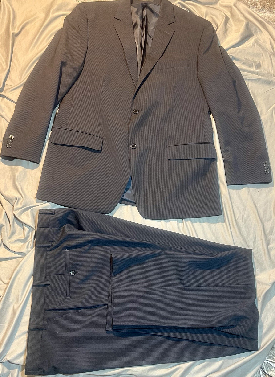 MICHAEL KORS Men's 100% Wool 2-piece Suit Size 42R Navy Pinstripe