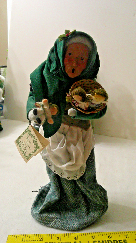 Byers' Choice Ltd. The Carolers Old Woman Cries of London Doll Seller Basket