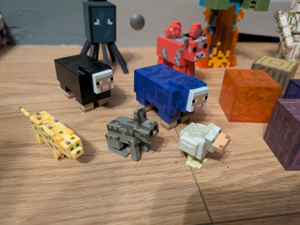 Minecraft Figure Bundle - Image 2 of 4