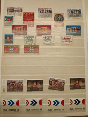 Briefmarken Italien Lot von 100 Marken postfrisch**-*-gestempelt zwischen 1960 und 1970er Jahren
