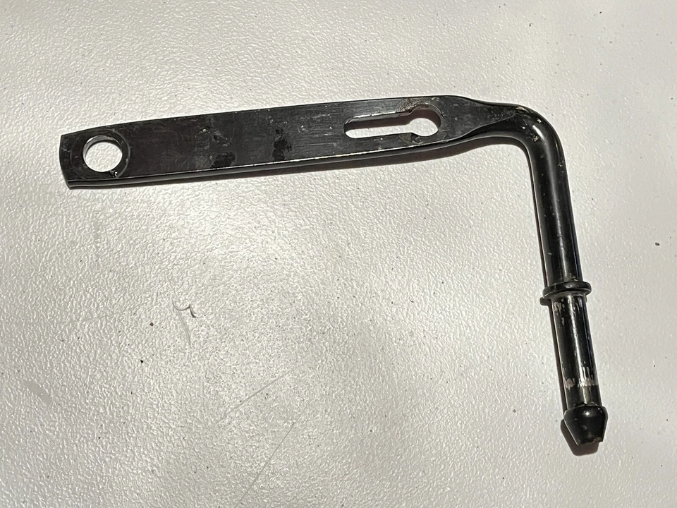 Soporte de suspensión de escape trasero derecho Ford Explorer 2011-2019 OEM Foto 2 de 2