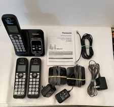 Panasonic KX-TG833SK Bluetooth Cordless Phone Link2Cell With 3 Handsets
