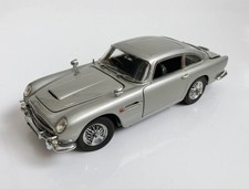 Danbury Mint 1/24 Aston Martin DB5 007 Bond Car James Bond Many Gimmicks