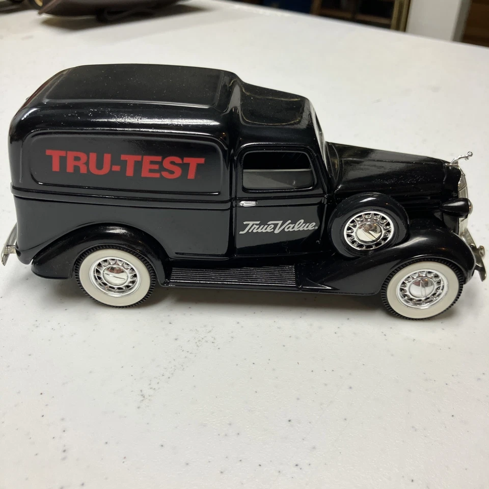 1936 Dodge True Value Panel Truck Bank, escala 1:25 - Imagem 3 de 4