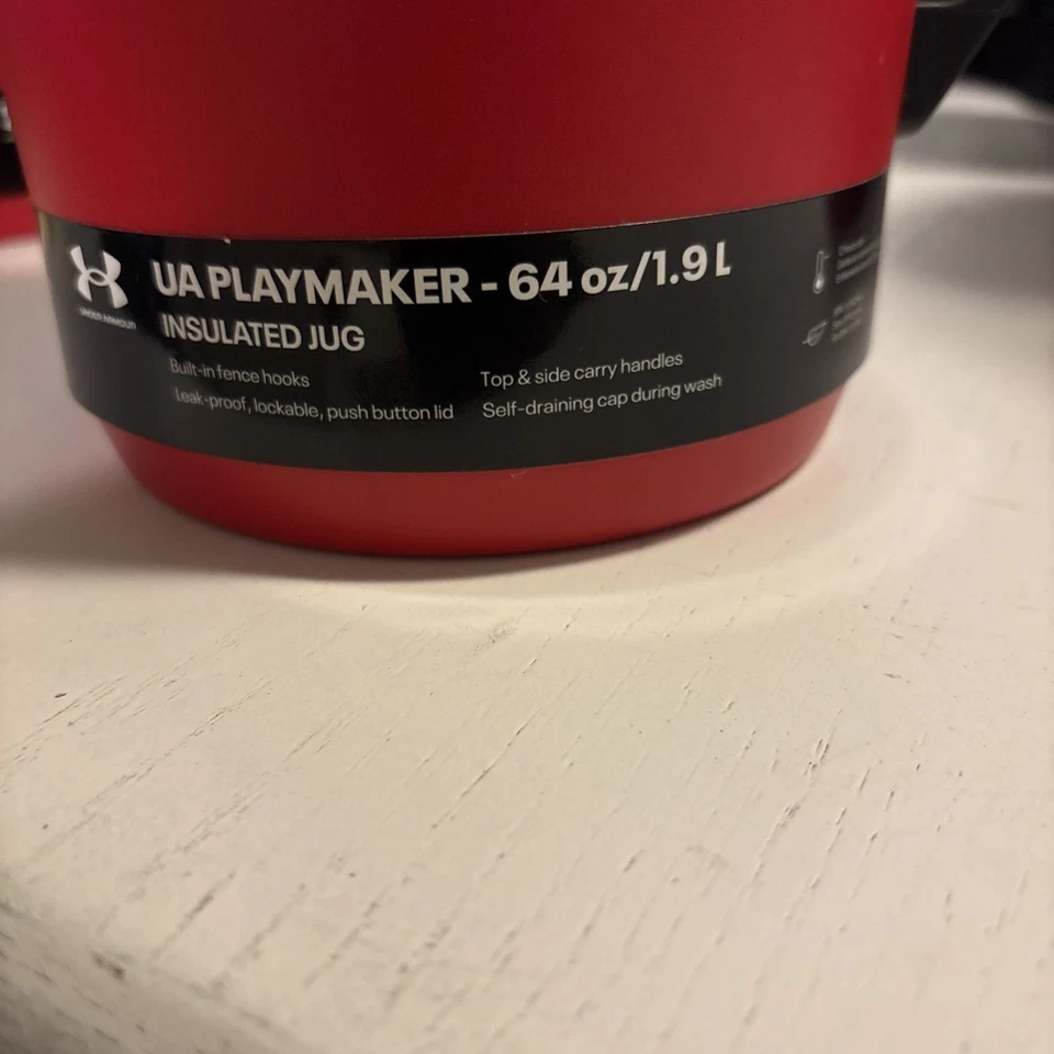 Botella de agua Under Armour de medio galón aislada, botella de agua aislada de 64 oz Foto 2 de 4