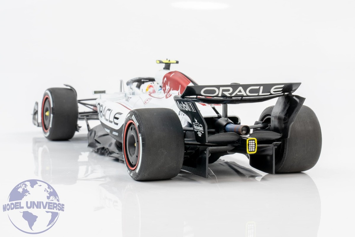Minichamps - 1:18 Red Bull Racing RB21 No.22 Yuki Tsunoda