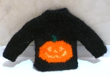 HOUSEWORKS 1996 DOLLHOUSE MINIATURE HANDMADE SWEATER WITH PUMPKIN DESIGN