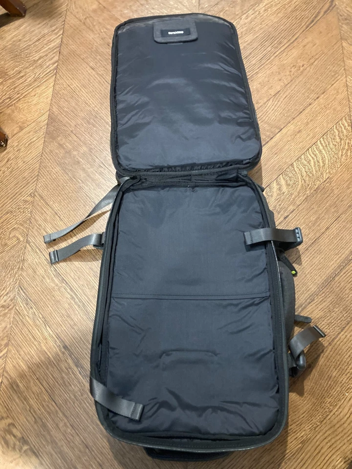 Mochila para portátil Incase Icon - negra y gris jaspeado - CL90004 Foto 3 de 4