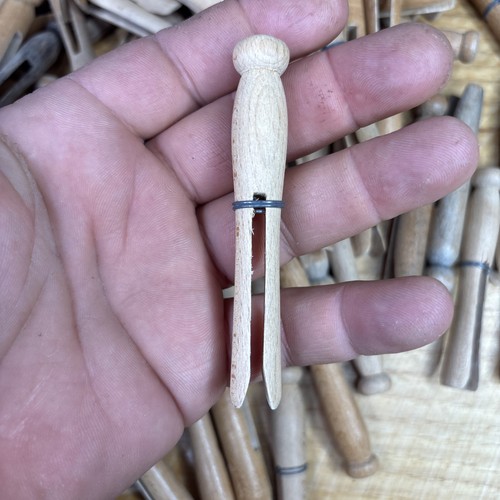 VTG Lot of 115 Clothes Pins Wood Round Head Laundry Flat Top Cottage Country - Picture 7 of 12