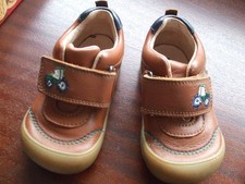 WORN TWICE START-RITE CLARKS  LEATHER TODDLER SHOES SIZE 4F JOHN LEWIS COST £45