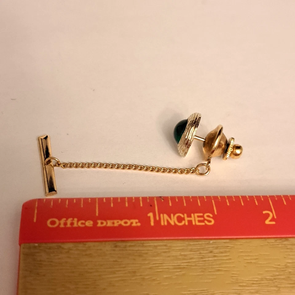 Vintage Bright Green Glass Tie Lapel Pin With Chain Dangle Gold Tone - Изображение 2 из 4