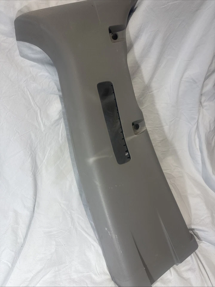 Nissan Titan 2008-2011 lado del pasajero derecho superior B pilar moldura Foto 2 de 4