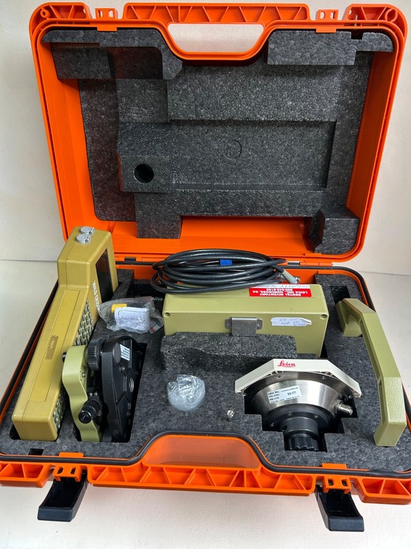 Vtg LEICA WILD GPS With Case ( SR261 -CR233 - GDF - GEB70 - AT201 more) Case (6)