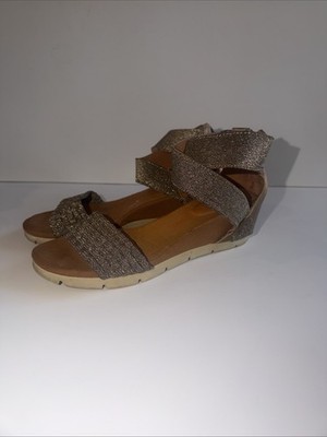 Bernie Mev Women Metallic  Bronze Hold Wedge Sz 37 Sandal Woven Elastic Comfort