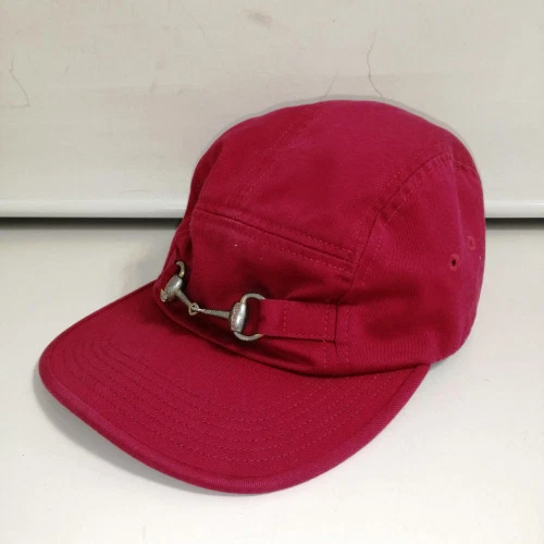 Casquette SUPREME SUPREME Horsebit ROUGE
