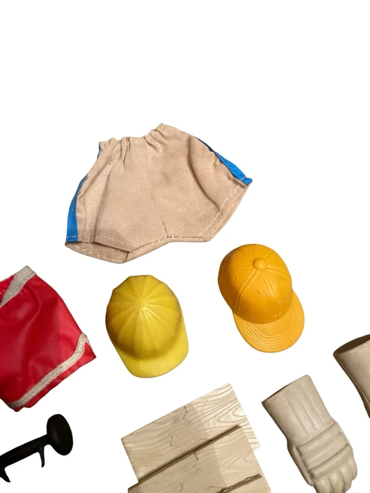 Vintage Mattel Big Jim Action Figure Accessories Mixed Lot and Clothes - Image 4 of 4