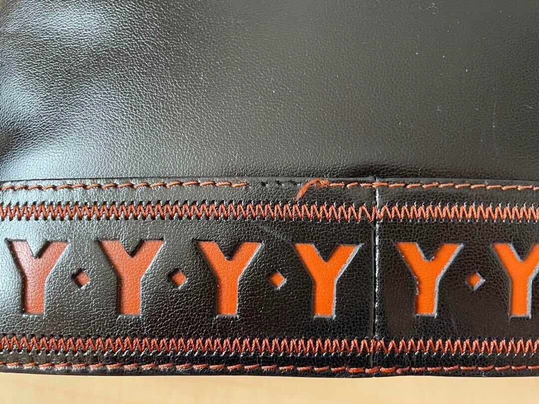 Borsa a tracolla Yves Saint Laurent Y Cut Out Charm nera arancione pelle donna usata