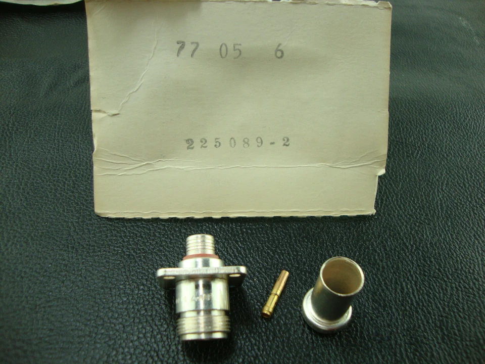 Conectividad TE / AMP Marca # 225089-1 "N" Socket (f) 50 ohmios Montaje en panel 11 GHz Foto 4 de 4