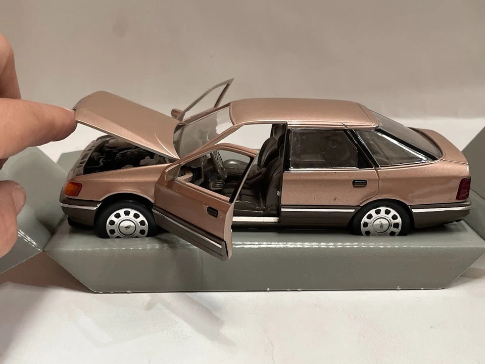 SCHABAK 1:25 Ford Scorpio Diecast auto - Immagine 4 di 4