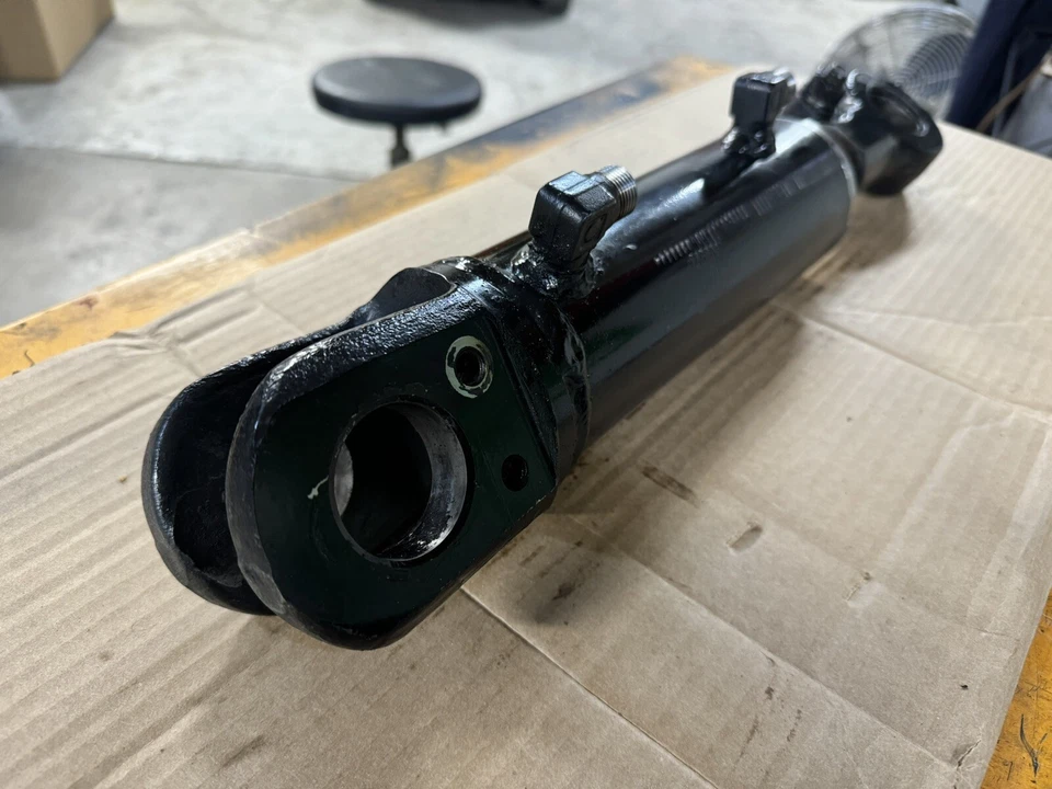 Forklift Tilt Cylinder Assembly 37B-1JV-A513 For Komatsu (GOOD USED) - Image 2 of 4