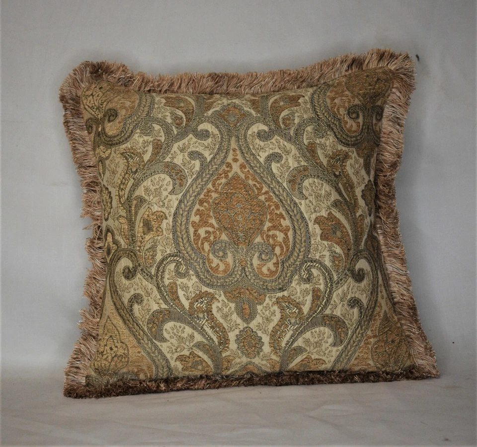 Almohada flecos chenilla floral vid dorada para sofá silla hecha en estados unidos Foto 2 de 3